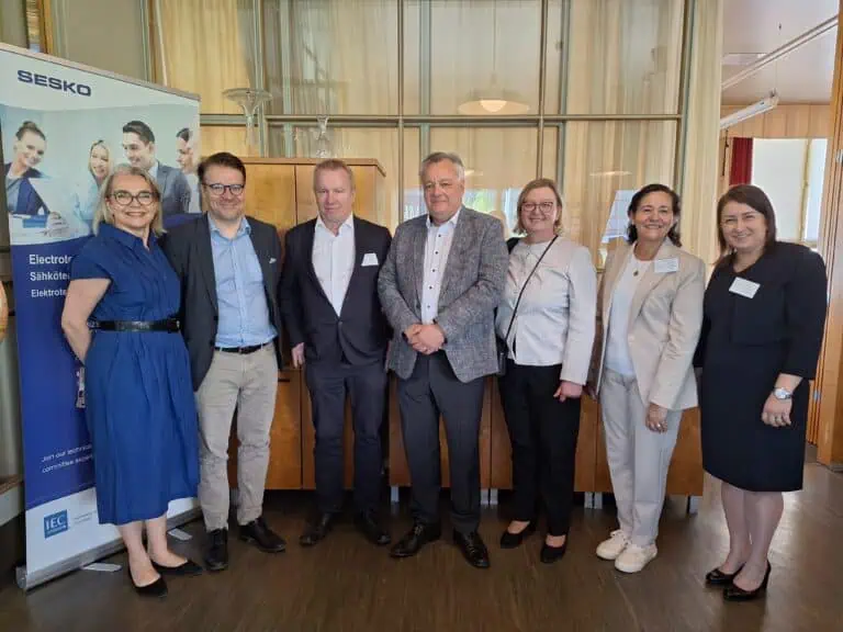 Puhdas energia kilpailutekijänä aamiaistilaisuus