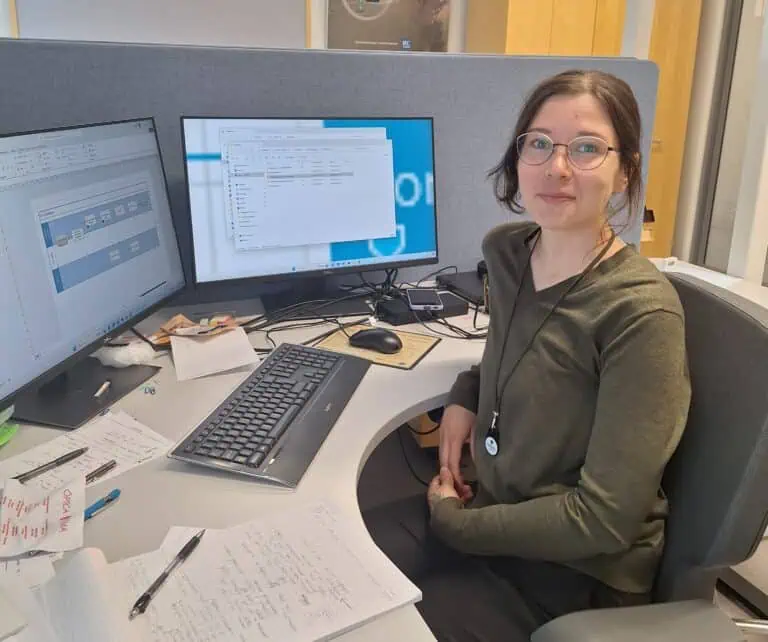 Eena Värne rikastuttamassa standardointityötä omalla asiantuntemuksella