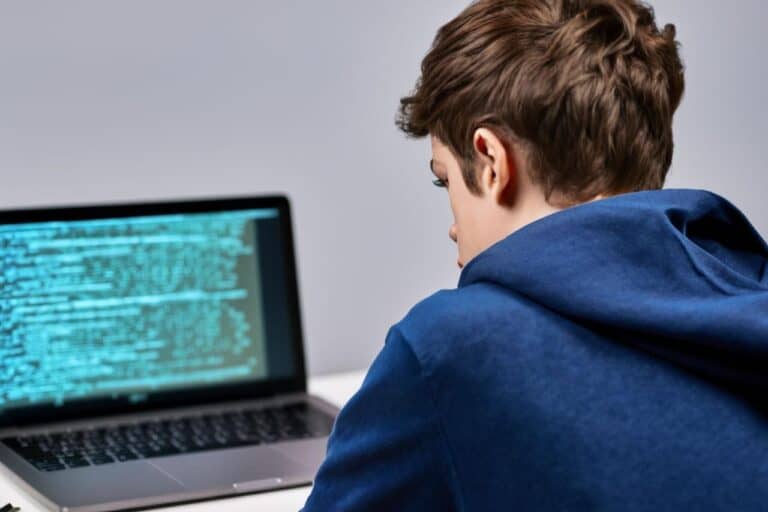 IoT-laitteiden suojaaminen kyberhyökkäyksiltä